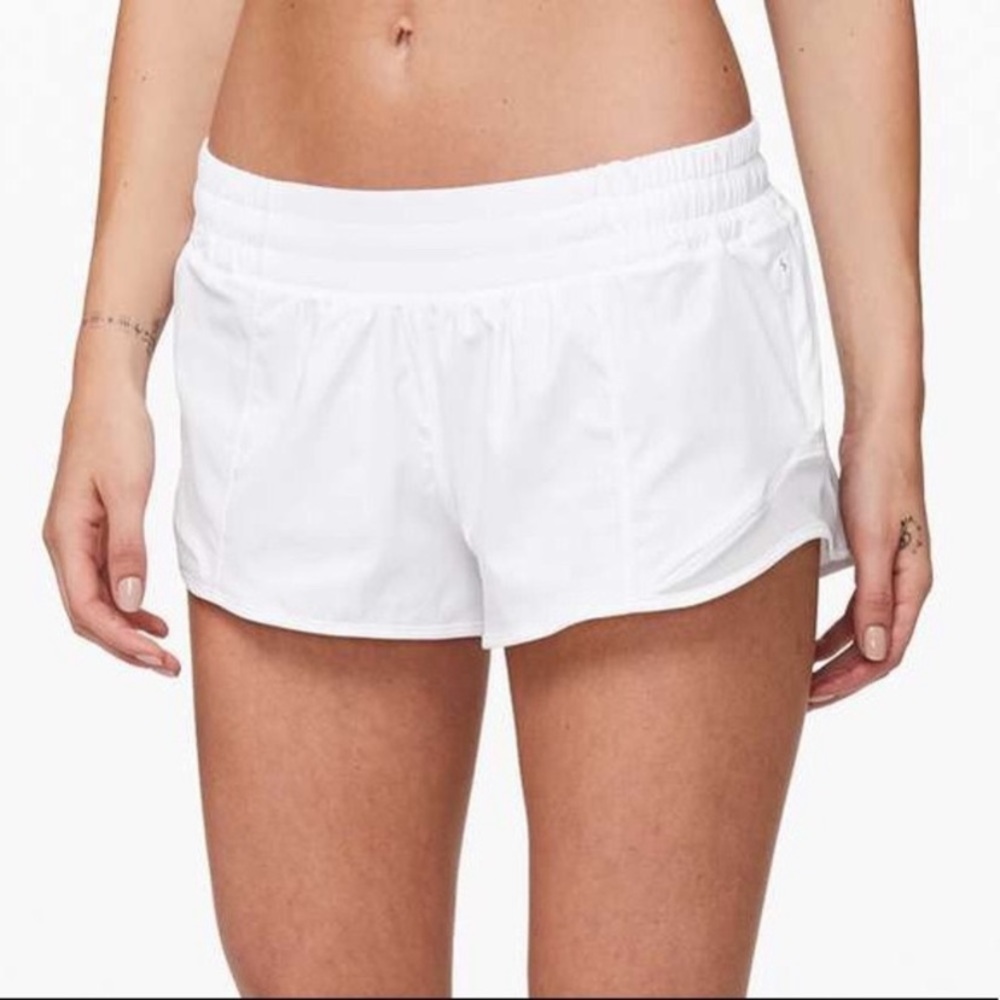 LULULEMON WHITE HOTTY HOT SHORTS 2.5